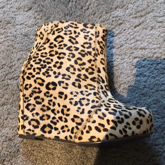 NEW CHEETAH WEDGES - Picture 4 of 4